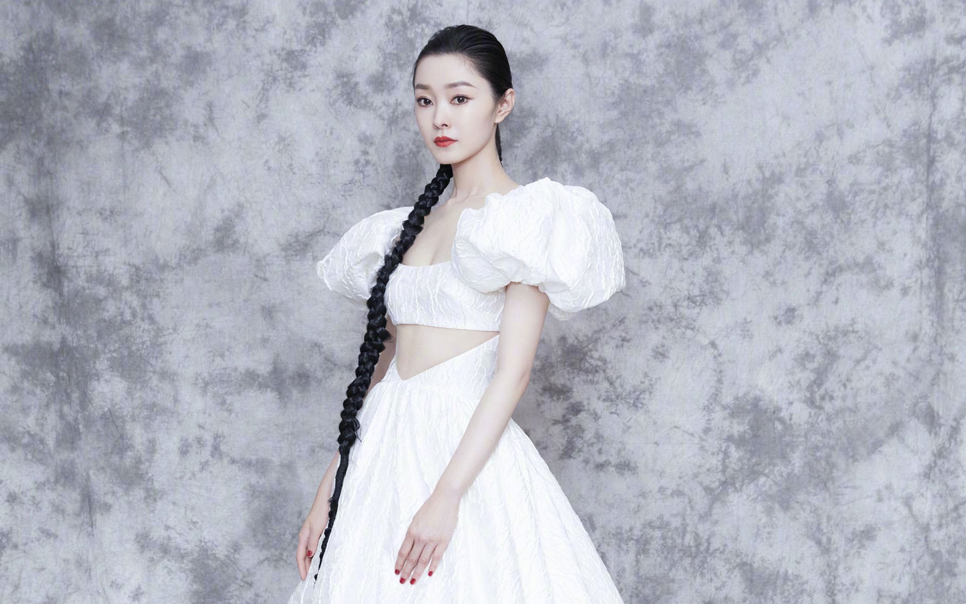 城市间球迷应援活动频繁，球迷经济效应显现，球迷集市买什么